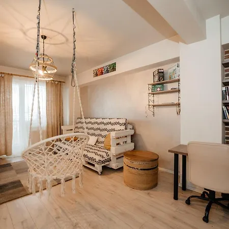 Bright And Cozy Design Apt With Office