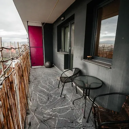 Bright And Cozy Design Apt With Office Apartment
